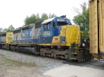 CSX 8302 with makeshift nose lettering